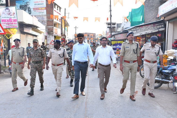 *कलेक्टर एवं एसएसपी की अगुवाई में जिला पुलिस एवं सुरक्षा बलों द्वारा किया गया फ्लैग मार्च