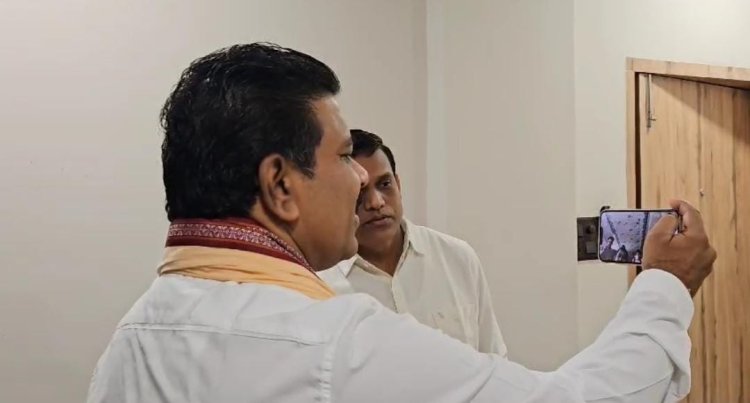 डिप्टी सीएम विजय शर्मा ने दसवीं की परीक्षा पास करने वाले पूर्व नक्सली युवा को विडियो कॉल कर दी बधाई, उप मुख्यमंत्री ने भटके हुए लोगों से की अपील मुख्यधारा में लौट कर अपना जीवन संवारे