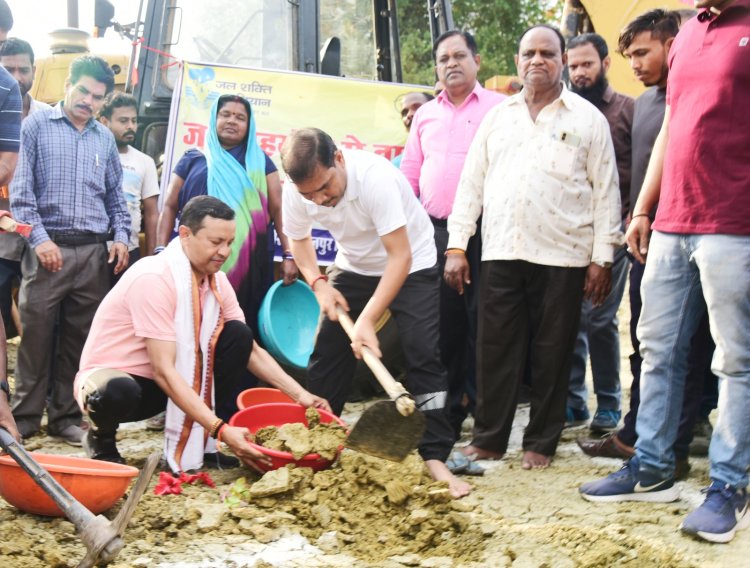 कलेक्टर के निर्देश पर जिले में जनभागीदारी से शुरु हुआ तालाबों का गहरीकरण अभियान
