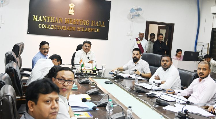 शहर में रोज हो रही बिजली कटौती से आम जनता परेशान, कलेक्टर ने बिजली विभाग के अफसरों को किया तलब, व्यवस्था सुधारने के दिए निर्देश, कहा फोन अटेंड कर सुने लोगों की समस्याएं, होगी सख्त कार्रवाई