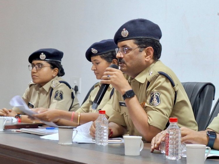बिलासपुर पुलीस अधीक्षक रजनेश सिंह ने की जिले में संचालित डायल 112के कार्यों की समीक्षा
