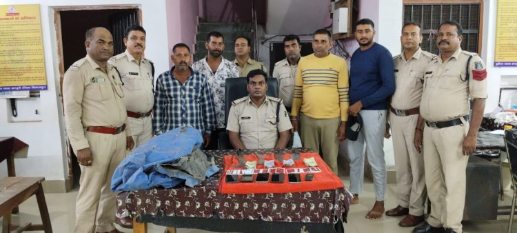 मस्तूरी थाना क्षेत्र में जुआरियों पर कार्रवाई,आरोपियों के कब्जे से धारदार हथियार चापड जप्त, आर्म्स एक्ट के तहत कार्रवाई
