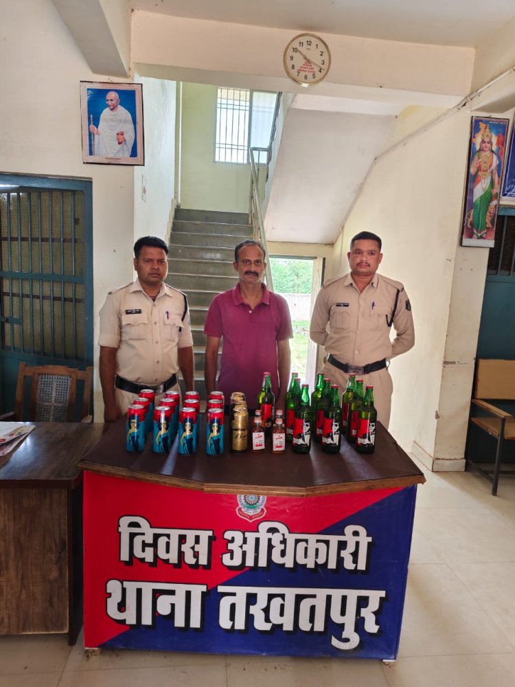 मित्र मिलन ढाबा में अवैध रूप से शराब की बिक्री करने वाले संचालक को पुलीस ने किया गिरफ्तार, कई बोतल अंग्रेजी शराब जप्त