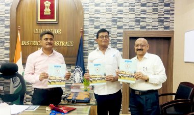 कलेक्टर ने किया शालेय पत्रिका 'प्रयास' का विमोचन