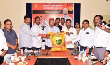 प्रधानमंत्री नरेंद्र मोदी ने किसानों के खातों में डाला 20 हजार करोड़ की सम्मान राशि,जिले के 89 हजार किसानों को मिला फायदा,खातों में 18.14 करोड़ जमा,विधायक धरमलाल कौशिक मुख्य आतिथ्य व विधायक सुशांत शुक्ला की अध्यक्षता में जिला स्तरीय किसान सम्मान समारोह आयोजित