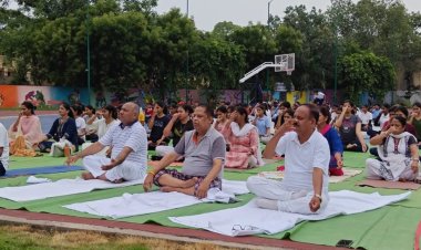 बिलासा पिंक स्टेडियम में आयोजित योग शिविर कार्यक्रम में शहर विधायक अमर अग्रवाल हुए शामिल