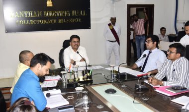 कलेक्टर ने की राजस्व विभाग के काम-काज की समीक्षा