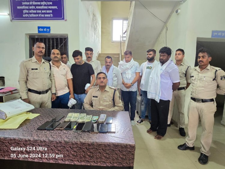 रेस्टोरेंट में जुआ खेलते 8जुआरी पकड़ाए, जुआरियों से ढाई लाख रुपए और मोबाईल जप्त,
