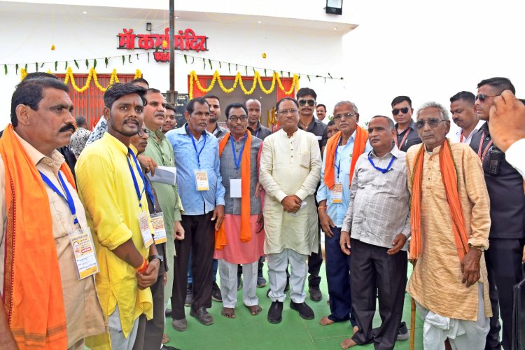 मुख्यमंत्री विष्णु देव साय ने मुंगेली के फरहदा में भक्त माता कर्मा मंदिर प्राण प्रतिष्ठा समारोह में हुए शामिल,प्रदेशवासियों के सुख, समृद्धि एवं खुशहाली की कामना की, कहा कटघोरा-डोंगरगढ़ रेल परियोजना अंतर्गत भू-अर्जन की कार्यवाही शीघ्र होगी प्रारंभ