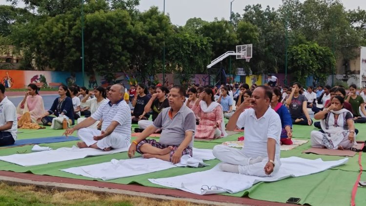 बिलासा पिंक स्टेडियम में आयोजित योग शिविर कार्यक्रम में शहर विधायक अमर अग्रवाल हुए शामिल