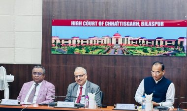 लोक अदालत में अधिक से अधिक राजीनामा योग्य प्रकरणों का करें निराकरण : चीफ जस्टिस  रमेश सिन्हा  *चीफ जस्टिस ने वीसी के जरिए बैठक लेकर लोक अदालत की तैयारी की समीक्षा की*