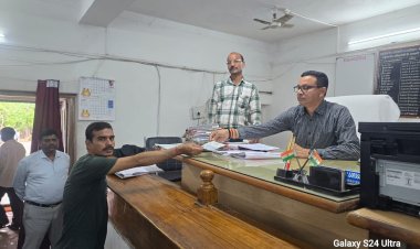 कोटा एवं बिल्हा एसडीएम ने जनदर्शन में सुनी आवेदकों की समस्याएं, मुआवजा राशि चेक का किया वितरण