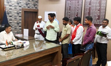 कलेक्टर ने जनदर्शन में सुनी लोगों की समस्याएं,अधिकारियों को त्वरित निराकरण के दिए निर्देश