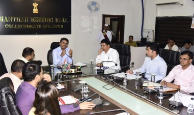 टीएल मीटिंग में कलेक्टर के सख़्त तेवर लंबे समय से गायब कर्मचारियों के खिलाफ कार्रवाई में तेजी लाने के निर्देश, मीटिंग से नदारद दो अफसरों को नोटिस
