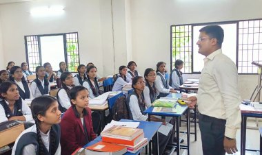 कलेक्टर ने किया प्रयास आवासीय विद्यालय का निरीक्षण,प्रतियोगी परीक्षा में कामयाबी के दिए टिप्स