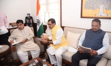 केन्द्रीय मंत्री नितिन गडकरी से मिले राज्य मंत्री तोखन साहू नर्मदा एक्सप्रेसवे को रतनपुर कोरिडोर से जोड़ने की मांग