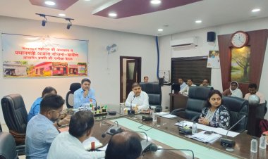 प्रधानमंत्री आवास योजना के अधूरे कार्याे पर कलेक्टर ने जताई गहरी नाराजगी, आवास योजना की मॉनिटरिंग के लिए मैदानी स्तर पर 63 अधिकारीयों की नियुक्ति