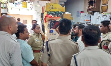 बड़ी ख़बर: गांधी चौक स्थित इलेक्ट्रॉनिक दूकान के लिफ्ट में फंसकर कर्मचारी की मौत, लिफ्ट में फस गया था सिर, जांच में जुटी पुलीस