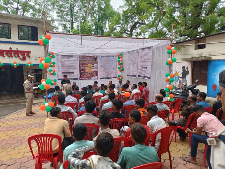 राजनांदगांव पुलिस द्वारा जनप्रतिनिधियों को थाना/चौकी में आमंत्रित कर 03 नवीन आपराधिक कानून के संबंध में बताया गया एवं लोगों को किया गया जागरूक