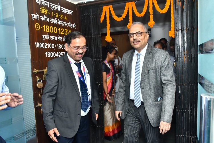 चीफ जस्टिस ने किया हाई कोर्ट में संचालित बैंक शाखा का निरीक्षण