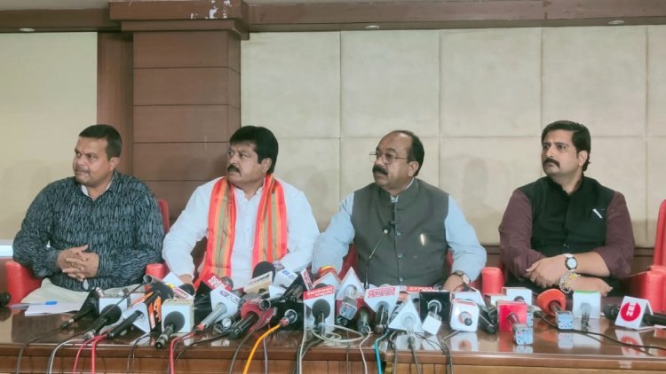 राहुल गांधी के हिंदू हिंसक है इस  बयान से देश के 110 करोड़ हिंदू आहत और दुखी:अरुण साव,राहुल गाँधी ने अपने भाषण में न केवल हिंदुओं का घोर अपमान किया, न केवल हिंदुओं को हिंसक, नफरती और झूठा बताया