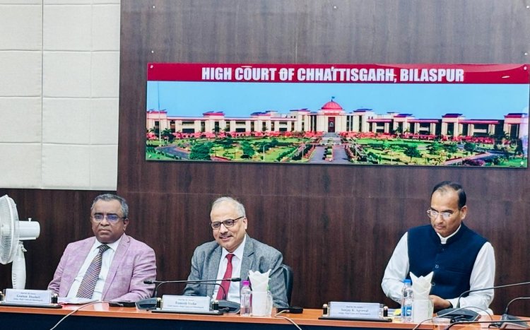 लोक अदालत में अधिक से अधिक राजीनामा योग्य प्रकरणों का करें निराकरण : चीफ जस्टिस  रमेश सिन्हा  *चीफ जस्टिस ने वीसी के जरिए बैठक लेकर लोक अदालत की तैयारी की समीक्षा की*