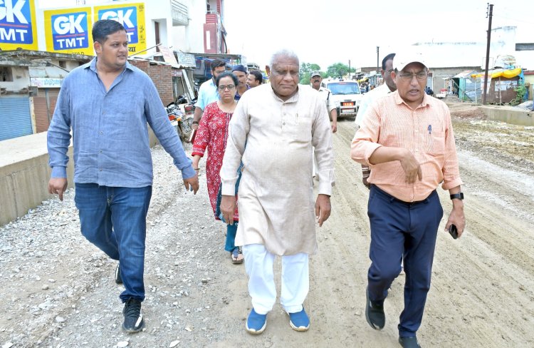मुंगेली विधायक पुन्नूलाल मोहले और कलेक्टर देव ने मुंगेली-फास्टरपुर सड़क मार्ग का किया निरीक्षण*