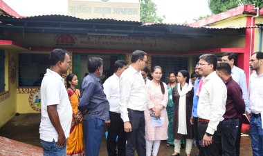 कलेक्टर-एसपी ने किया कोटा ब्लाक के कई गावों का दौरा, लंबे समय से नदारद डॉक्टर के खिलाफ़ कार्यवाही करने निर्देश, तहसील आफिस का भी किया निरीक्षण