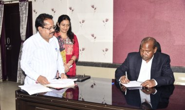 नये संभागायुक्त नीलम नामदेव एक्का ने कार्यभार किया ग्रहण, कार्यालय पहुंचने पर कलेक्टर, निगम कमिश्नर सहित अधिकारीयो ने स्वागत किया, देखिए mornews