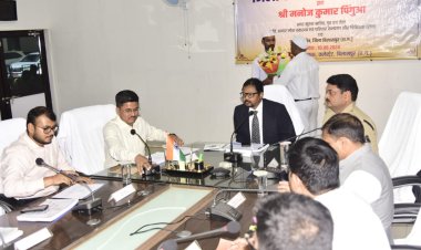 प्रभारी सचिव मनोज कुमार पिंगुआ ने की विकास कार्यों की प्रगति की समीक्षा, बिलासपुर को साल के अंत तक मिलेगा 50 इलेक्ट्रिक सिटी बस