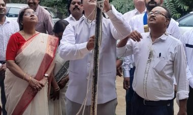 *शासकीय उच्चतर माध्यमिक शाला शंकर नगर में  मनाया गया स्वतंत्रता दिवस, शाला विकास समिति के अध्यक्ष राकेश लालवानी ने किया ध्वजारोहण*