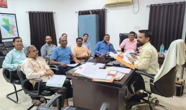 *राजनीतिक दलों की हुई बैठक:फोटोयुक्त निर्वाचक नामावलियों का विशेष संक्षिप्त पुनरीक्षण कार्यक्रम के संबंध में दी गई जानकारी 