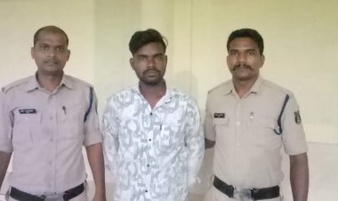 धारदार हथियार लहराते युवक को पुलीस ने पकड़ा आर्म्स एक्ट के तहत कार्रवाई,