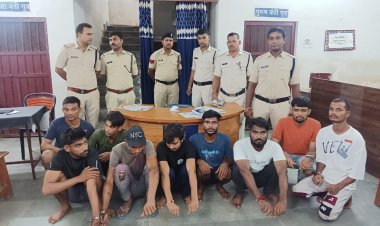 पुलीस कर्मियो से मारपीट 10 गिरफ्तार,देर रात नशे की हालत में डीजे में बजाकर माहौल खराब कर रहें थे युवक, पुलीस पेट्रोलिंग पार्टी ने रोका तो करने लगे मारपीट,गाड़ी में भी पथराव