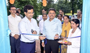 पीएम जनमन योजना के तहत करका में आयोजित शिविर में शामिल हुए प्रमुख सचिव सोनमणि बोरा,विभिन्न योजना के तहत हितग्राहियों को किया लाभान्वित, बांटे सामग्री, बालक आश्रम का किया निरीक्षण