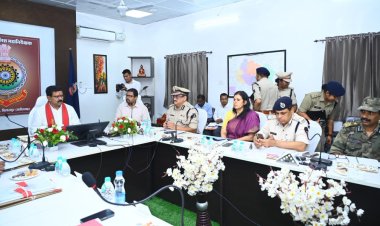 होम मिनिस्टर विजय शर्मा ने ली बिलासपुर रेंज के पुलीस आफिसरो की बैठक, बोले पूरी ताकत के साथ अपराधियों के खिलाफ़ करे कठोर कार्यवाही, जुआ सट्टा के खिलाफ़ चलाए अभियान