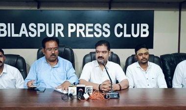 प्रेस कांफ्रेंस: एनएसयूआई नेताओं पर हुए FIR को लेकर कांग्रेस ने सरकार को घेरा, प्रवक्ता बोले अधिकारों का हनन और आवाज उठाने पर दमन, साय सरकार इन दो नीतियों पर चल रही है।