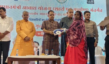 आवासहीन परिवारों का मकान का सपना हुआ साकार: विधायक अमर अग्रवाल,प्रधानमंत्री  नरेन्द्र मोदी ने आवासहीन परिवारों के मकान निर्माण के लिए राशि का किया ऑनलाईन अंतरण,जिले के 31 हजार 433 हितग्राहियों के खाते में 125.73 करोड़ रूपए अंतरित