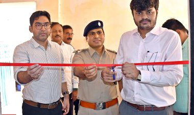 *बोर्ड परीक्षा प्रवीण्य सूची हेतु स्वामी आत्मानंद स्कूल मुंगेली में विशेष कोचिंग शुरू*  *कलेक्टर ने किया “सुपर-100” कोचिंग सेंटर का शुभारंभ*   *कलेक्टर के मार्गदर्शन में जिला प्रशासन द्वारा की जा रही नवाचार पहल