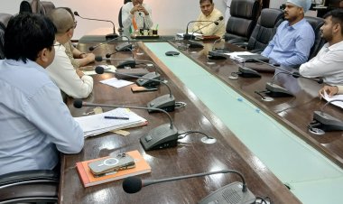 *कलेक्टर ने कार्य एजेंसियों की बैठक लेकर की निर्माण कार्यों की प्रगति की समीक्षा* डीएमएफ के अप्रारंभ कार्यों को निरस्त करने के निर्देश*,15 अक्टूबर से सड़क मरम्मत करने चलेगा अभियान