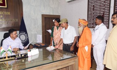 साप्ताहिक जनदर्शन :  कलेक्टर ने सुनी आम लोगों की समस्याएं,