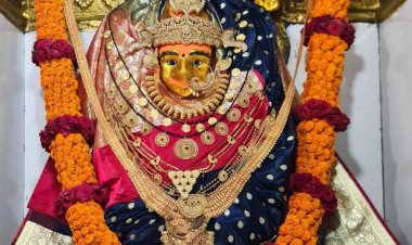रतनपुर में मां महामाया का किया गया राजसी श्रृंगार, सिर पर सजाया गया नया मुकुट, देखिए तस्वीरें