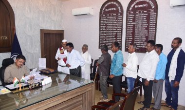 *साप्ताहिक जनदर्शन में कलेक्टर ने सुनी लोगों की समस्याएं*