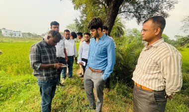 *कलेक्टर ने किया किसानों के खेतों तक पहुंचकर रकबा-खसरा सत्यापन कार्य का निरीक्षण