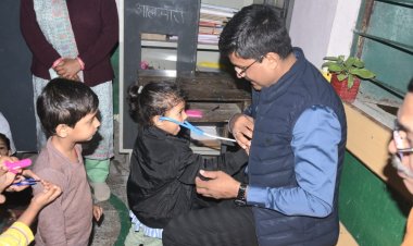 आंगनबाड़ी के बच्चे बने डॉक्टर कलेक्टर की स्वास्थ्य जांच की,आयुष्मान कार्ड बनाने में उत्कृष्ट कार्य करने वाले कार्यकर्ताओं का होगा सम्मान,आंगनबाड़ी केंद्र में बनेंगे जाति व अन्य प्रमाण पत्र,कलेक्टर ने शहर के दो आंगनबाड़ी केन्द्रों का किया निरीक्षण
