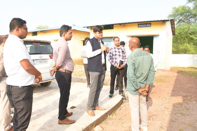 *कलेक्टर ने सिलतरा में प्लास्टिक वेस्ट मैनेजमेंट इकाई का किया अवलोकन*  *शीघ्र प्रारंभ करने दिए निर्देश