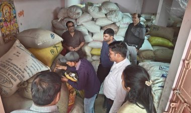 *प्रशासन का छापा: अवैध धान भंडारण पर जिला प्रशासन की बड़ी कार्रवाई , लगभग 15 लाख रुपए के 483 क्विंटल धान जप्त* गोदाम को किया गया सील