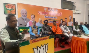 *भारतीय राजनीति में अजेय योद्धा रहें हैं अटल बिहारी वाजपाई- अमर अग्रवाल*, भाजपा कार्यालय में मनाया गया अटल बिहारी वाजपाई की जयंती