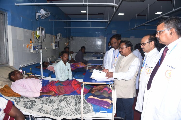 *संभागायुक्त कावरे ने सिम्स अस्पताल का किया निरीक्षण*,विभिन्न वार्डों में पहुंचकर सुविधाओं का लिया जायज़ा
