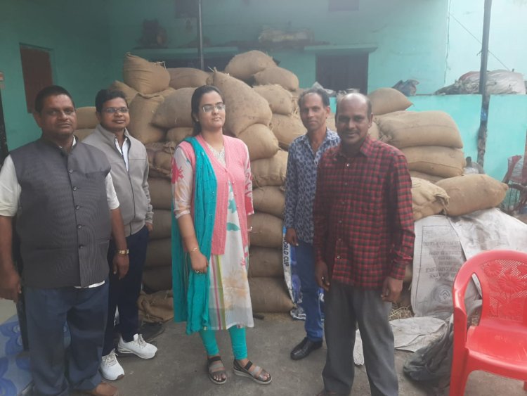 *अवैध धान भंडारण पर प्रशासन की छापेमारी: आधा दर्जन बिचौलियों से 1112 बोरी धान जब्त, धान की कीमत 14 लाख रुपए*
